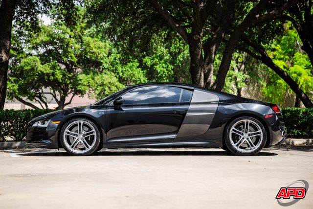 2010 Audi R8 5.2 quattro 2010 Audi R8 5.2 quattro