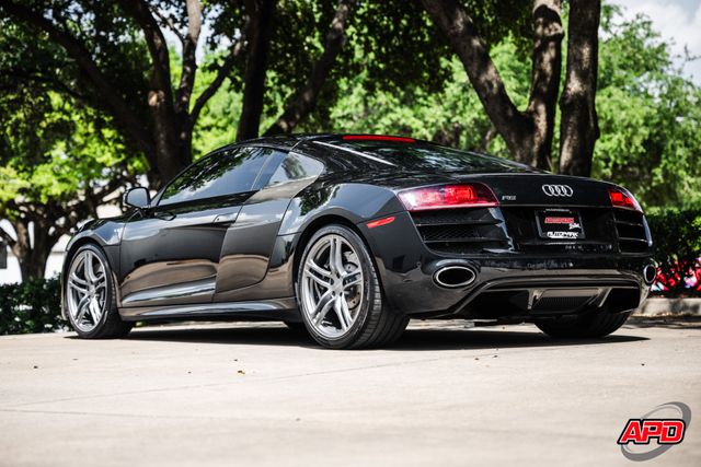 2010 Audi R8 5.2 quattro 2010 Audi R8 5.2 quattro