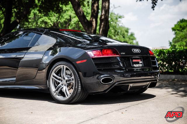 2010 Audi R8 5.2 quattro 2010 Audi R8 5.2 quattro