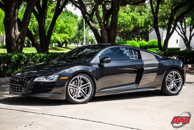 2010 Audi R8 5.2 quattro 2010 Audi R8 5.2 quattro