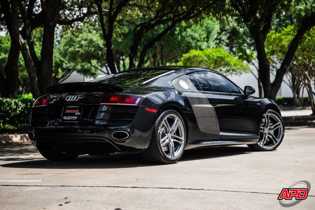 2010 Audi R8 5.2 quattro 2010 Audi R8 5.2 quattro