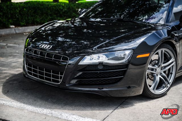 2010 Audi R8 5.2 quattro 2010 Audi R8 5.2 quattro