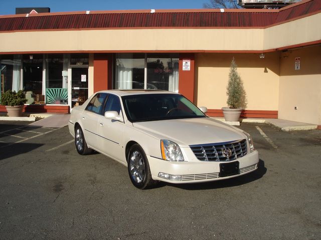 2010 Cadillac DTS Platinum Collection | Charlotte, North Carolina | ADVENTURE VANS 2010 Cadillac DTS Platinum Collection | Charlotte, North Carolina | ADVENTURE VANS