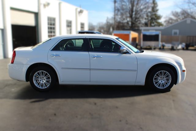 2010 Chrysler 300 Touring | Granite City, Illinois | MasterCars Company Inc. 2010 Chrysler 300 Touring | Granite City, Illinois | MasterCars Company Inc.