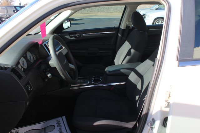 2010 Chrysler 300 Touring | Granite City, Illinois | MasterCars Company Inc. 2010 Chrysler 300 Touring | Granite City, Illinois | MasterCars Company Inc.