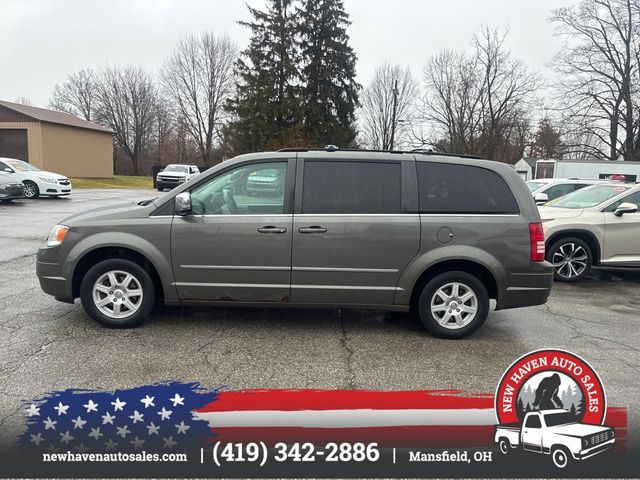 2010 Chrysler Town and Country Touring | Ontario, OH | New Haven Auto Sales