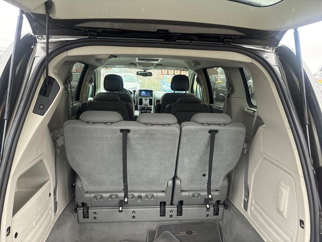 2010 Chrysler Town and Country Touring | Ontario, OH | New Haven Auto Sales