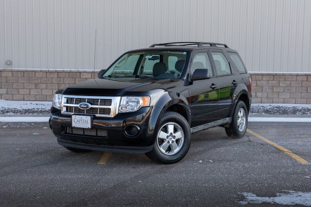 2010 Ford Escape XLS w/ 28 MPG, Cruise Control, Keyless Entry