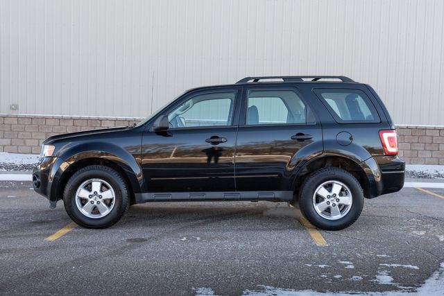 2010 Ford Escape XLS w/ 28 MPG, Cruise Control, Keyless Entry