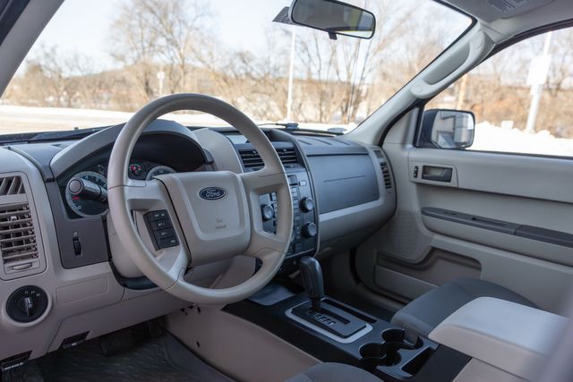 2010 Ford Escape XLS w/ 28 MPG, Cruise Control, Keyless Entry 2010 Ford Escape XLS w/ 28 MPG, Cruise Control, Keyless Entry