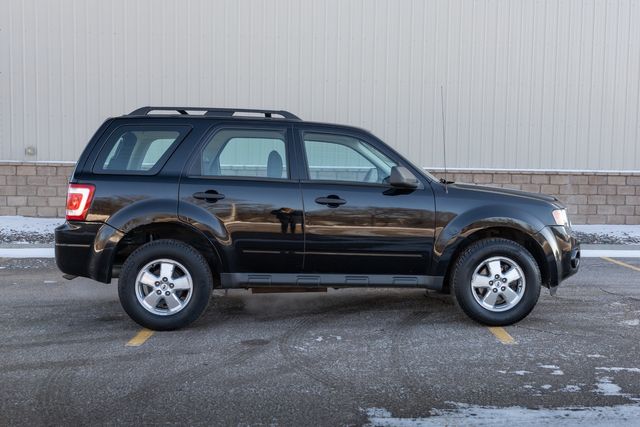 2010 Ford Escape XLS w/ 28 MPG, Cruise Control, Keyless Entry