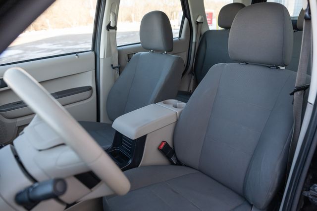 2010 Ford Escape XLS w/ 28 MPG, Cruise Control, Keyless Entry