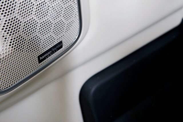 2010 Land Rover Range Rover Supercharged | Burbank, California | MDK International 2010 Land Rover Range Rover Supercharged | Burbank, California | MDK International