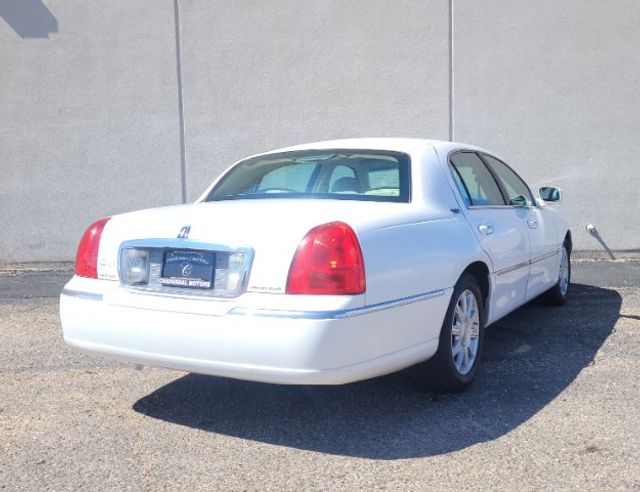 2010 Lincoln Town Car Signature Limited | Lubbock, TX | Chaparral Motors - Lubbock 2010 Lincoln Town Car Signature Limited | Lubbock, TX | Chaparral Motors - Lubbock