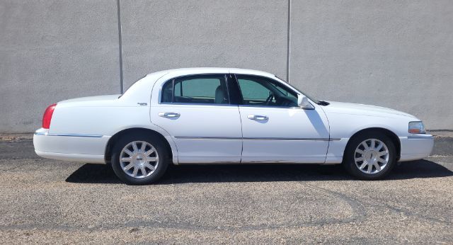 2010 Lincoln Town Car Signature Limited | Lubbock, TX | Chaparral Motors - Lubbock 2010 Lincoln Town Car Signature Limited | Lubbock, TX | Chaparral Motors - Lubbock