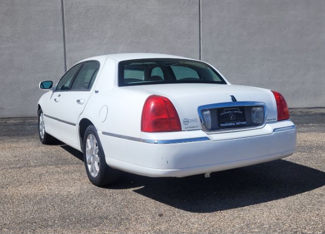 2010 Lincoln Town Car Signature Limited | Lubbock, TX | Chaparral Motors - Lubbock 2010 Lincoln Town Car Signature Limited | Lubbock, TX | Chaparral Motors - Lubbock