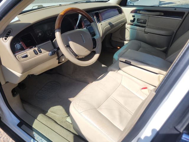 2010 Lincoln Town Car Signature Limited | Lubbock, TX | Chaparral Motors - Lubbock 2010 Lincoln Town Car Signature Limited | Lubbock, TX | Chaparral Motors - Lubbock