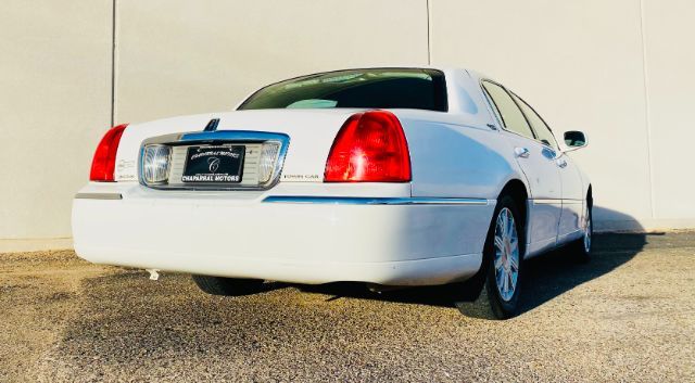 2010 Lincoln Town Car Signature Limited | Lubbock, TX | Chaparral Motors - Lubbock 2010 Lincoln Town Car Signature Limited | Lubbock, TX | Chaparral Motors - Lubbock