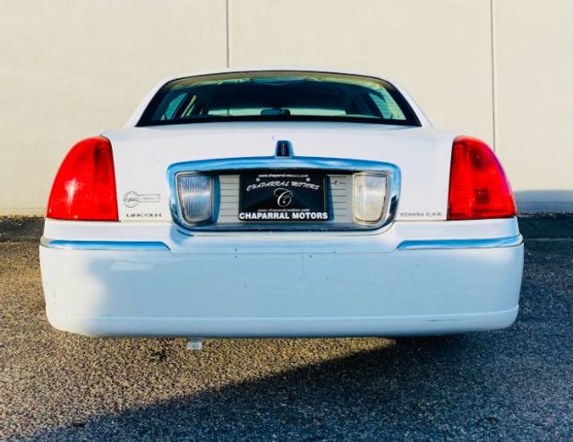 2010 Lincoln Town Car Signature Limited | Lubbock, TX | Chaparral Motors - Lubbock 2010 Lincoln Town Car Signature Limited | Lubbock, TX | Chaparral Motors - Lubbock