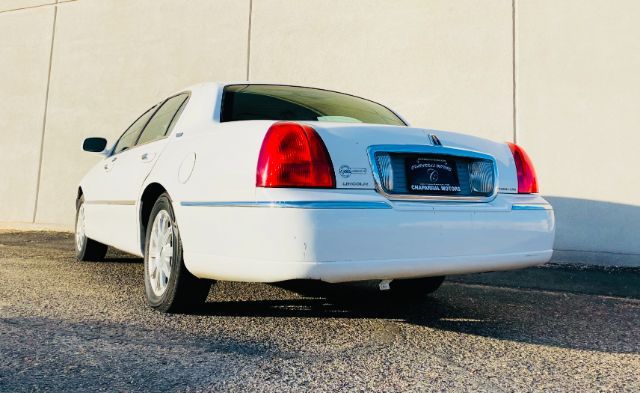 2010 Lincoln Town Car Signature Limited | Lubbock, TX | Chaparral Motors - Lubbock 2010 Lincoln Town Car Signature Limited | Lubbock, TX | Chaparral Motors - Lubbock