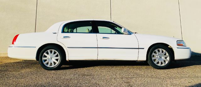 2010 Lincoln Town Car Signature Limited | Lubbock, TX | Chaparral Motors - Lubbock 2010 Lincoln Town Car Signature Limited | Lubbock, TX | Chaparral Motors - Lubbock