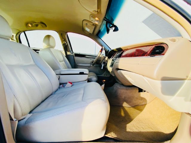 2010 Lincoln Town Car Signature Limited | Lubbock, TX | Chaparral Motors - Lubbock 2010 Lincoln Town Car Signature Limited | Lubbock, TX | Chaparral Motors - Lubbock