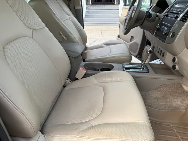 2010 Nissan Frontier LE V6 with Leather