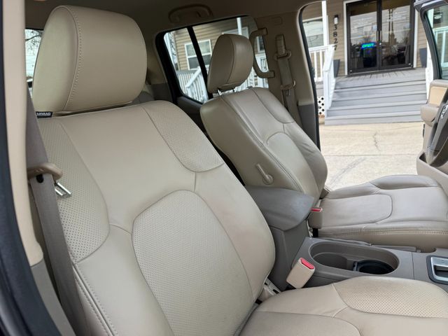 2010 Nissan Frontier LE V6 with Leather