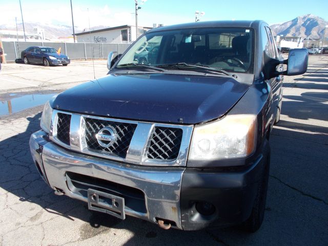 2010 Nissan Titan SE's photo