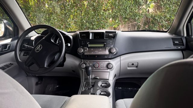 2010 Toyota Highlander Base