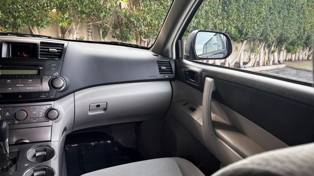 2010 Toyota Highlander Base
