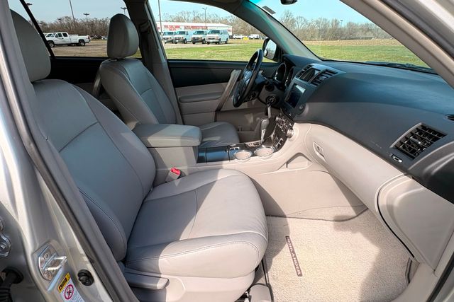 2010 Toyota Highlander SE AWD | Roscoe, IL | Autoland Outlets