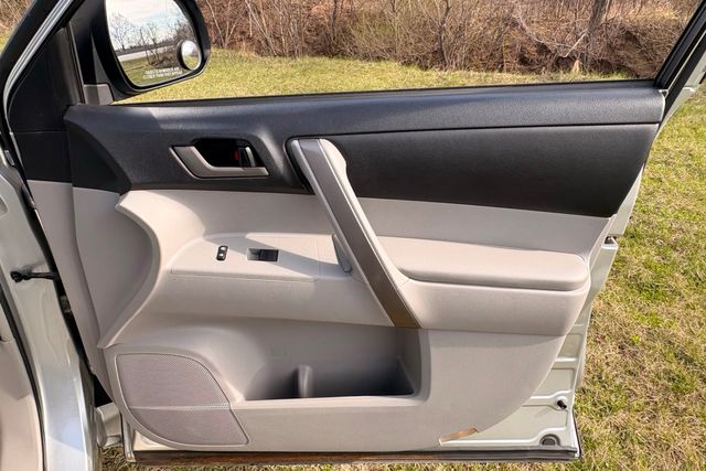 2010 Toyota Highlander SE AWD | Roscoe, IL | Autoland Outlets