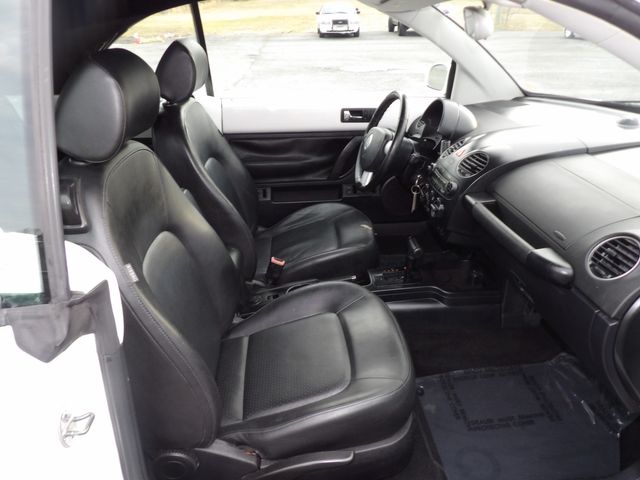 2010 Volkswagen New Beetle Convertible Base | Dalton, GA | Paniagua Auto Mall 2010 Volkswagen New Beetle Convertible Base | Dalton, GA | Paniagua Auto Mall