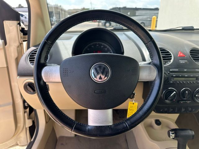 2010 Volkswagen New Beetle Convertible 2.5L Black Tie Edition