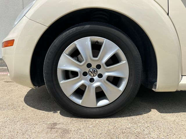 2010 Volkswagen New Beetle Convertible 2.5L Black Tie Edition