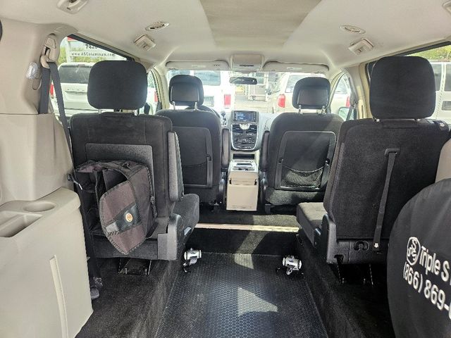 2011 Chrysler Town and Country Touring Wheelchair Van Handicap Ramp Van