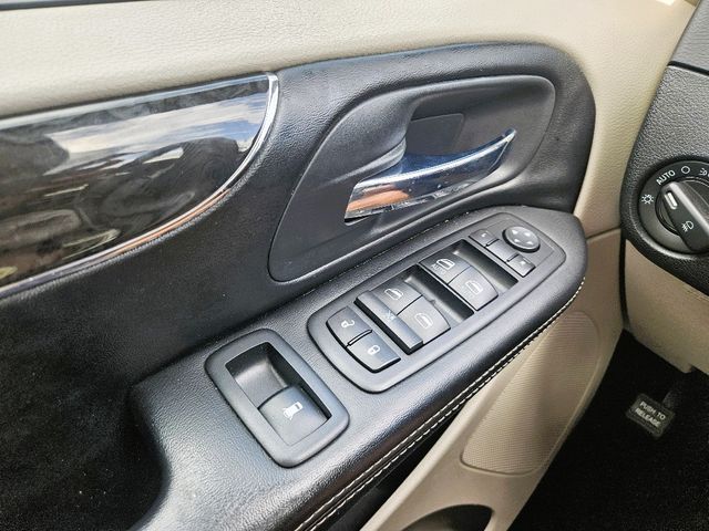 2011 Chrysler Town and Country Touring Wheelchair Van Handicap Ramp Van