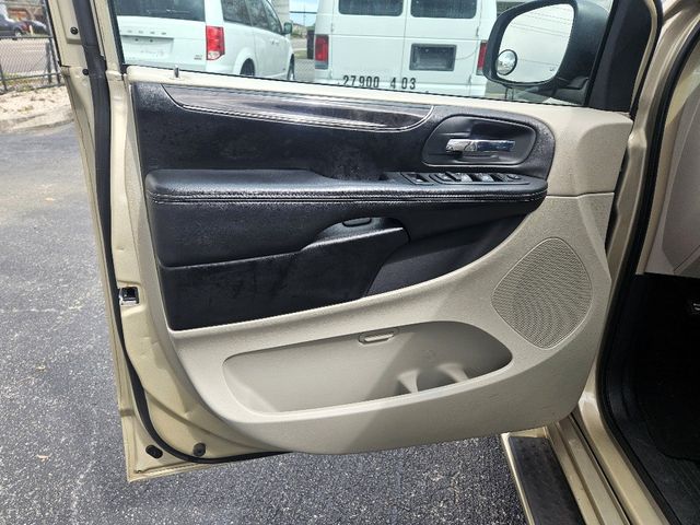 2011 Chrysler Town and Country Touring Wheelchair Van Handicap Ramp Van