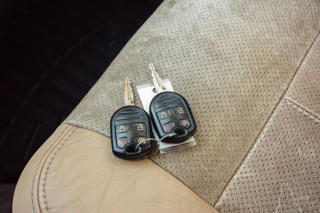 2011 Ford F-350 Super Duty Lariat CREW CAB LONG BED DRW 4X4 / CLEAN CARFAX | Austin, TX | Rocky Mountain Truck Stop Austin 2011 Ford F-350 Super Duty Lariat CREW CAB LONG BED DRW 4X4 / CLEAN CARFAX | Austin, TX | Rocky Mountain Truck Stop Austin