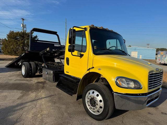 2011 Freightliner M-106