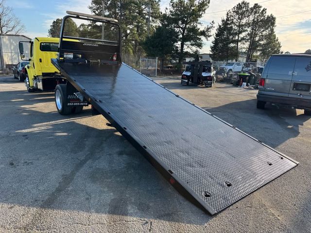 2011 Freightliner M-106