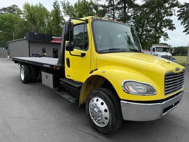 2011 Freightliner M-106
