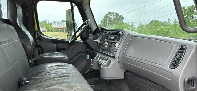 2011 Freightliner M-106