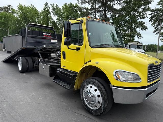 2011 Freightliner M-106