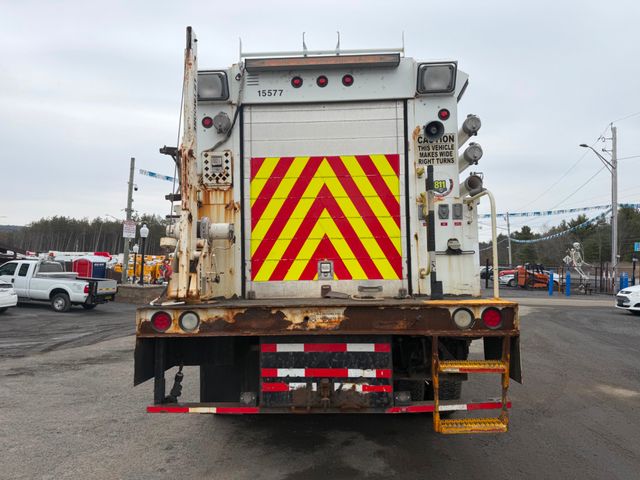 2011 Freightliner M2~106