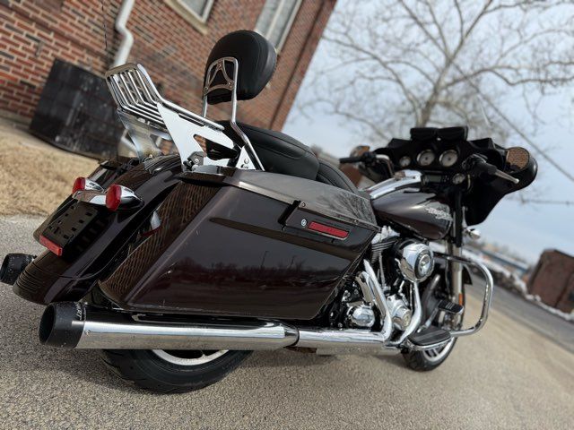 2011 Harley-Davidson Street Glide Base