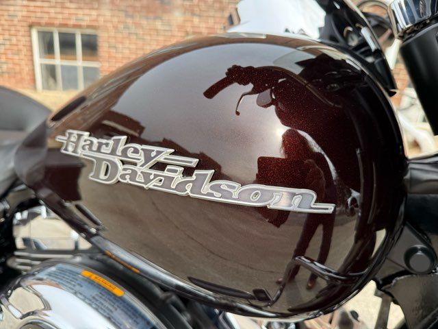 2011 Harley-Davidson Street Glide Base