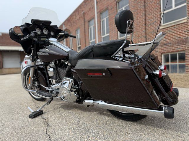 2011 Harley-Davidson Street Glide Base