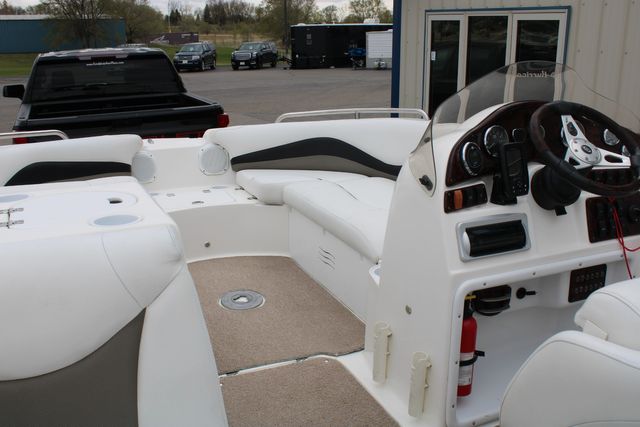 2011 HURRICANE FUN DECK 202